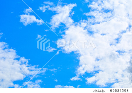 雲　青空　空　初夏 69682593