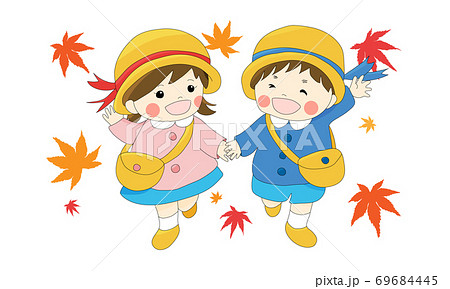 手をつないで笑顔で歩く制服を着た園児(紅葉の白背景) 手をつないで笑顔で歩く制服を着た園児(紅葉の白背景) 69684445