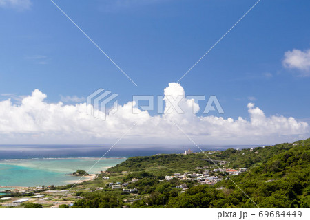 沖縄南城の美しい空と海 沖縄南城の美しい空と海 69684449
