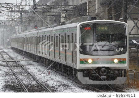 雪舞う黒磯駅に到着する宇都宮線205系8両(元京葉線車両) 雪舞う黒磯駅に到着する宇都宮線205系8両(元京葉線車両) 69684911