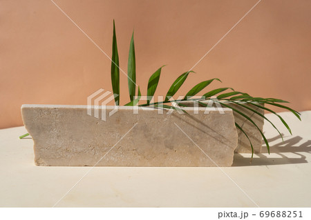 Minimal product display 69688251