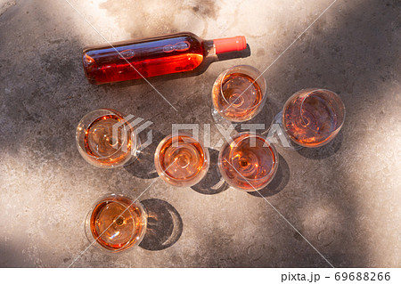 wine in glasses wine in glasses 69688266