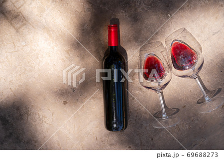 wine in glasses wine in glasses 69688273