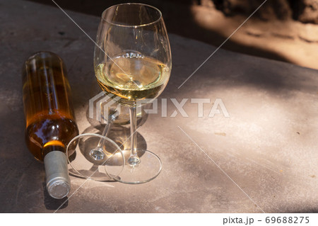 wine in glasses wine in glasses 69688275