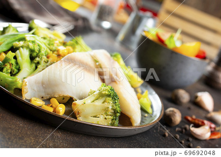 fish with vegetables 69692048