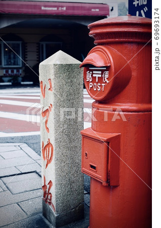 大分県別府いでゆ坂と赤ポスト 69693174