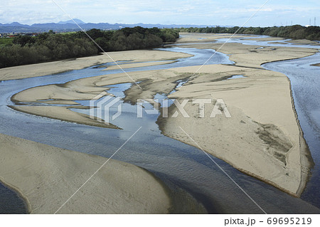 出雲市の西代橋から見た夏の斐伊川　上流側 69695219