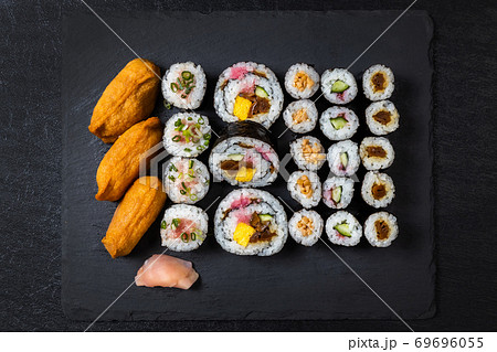 巻き寿司 Rolled sushi  69696055