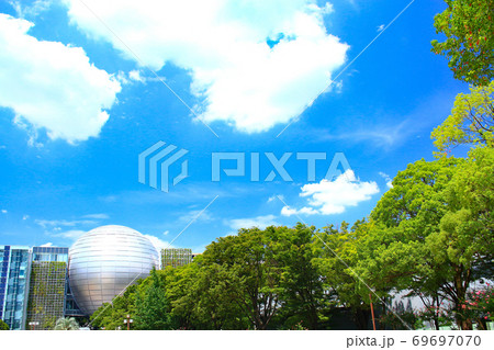 名古屋市、白川公園と名古屋市科学館の風景 69697070