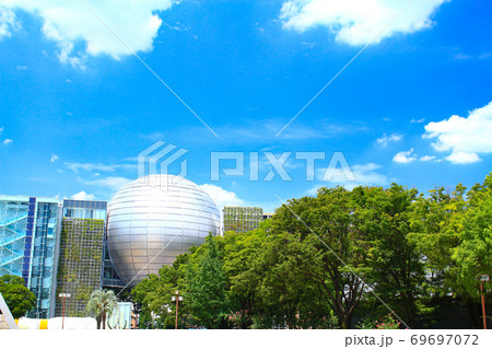 名古屋市、白川公園と名古屋市科学館の風景 69697072