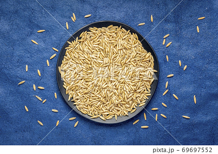 oat groats on a black plate 69697552