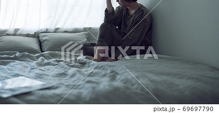 20代の女性 69697790