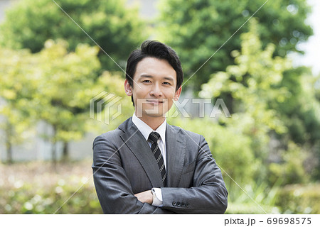 ビジネスマンのポートレート 69698575