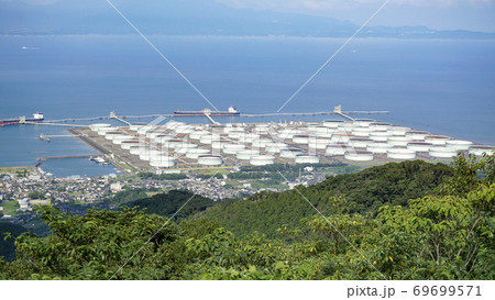 鹿児島市喜入町の樋高展望台から撮影した石油基地 の写真素材