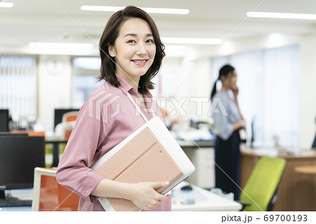 ビジネスウーマン　イメージ 69700193