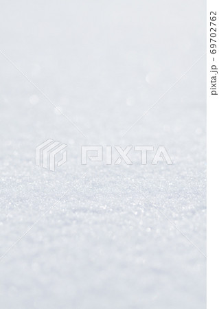 雪, シンプルな白の背景 雪, シンプルな白の背景 69702762