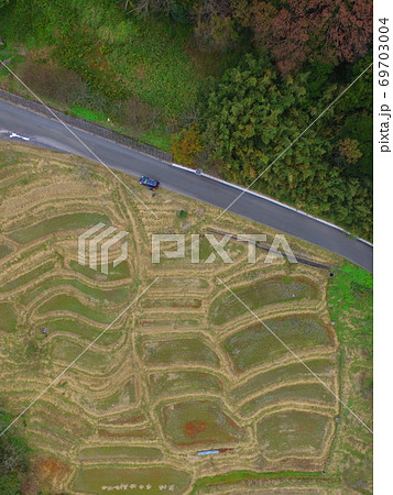 鴨川大山千枚田〜ドローンで空撮(千葉県鴨川市平塚) 鴨川大山千枚田〜ドローンで空撮(千葉県鴨川市平塚) 69703004