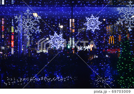 クリスマスのネオンサイン(池袋西口広場/東京都豊島区西池袋) クリスマスのネオンサイン(池袋西口広場/東京都豊島区西池袋) 69703009