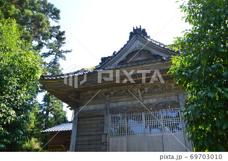 椎崎諏訪神社の本殿(佐渡島/新潟県佐渡市原黒724) 椎崎諏訪神社の本殿(佐渡島/新潟県佐渡市原黒724) 69703010