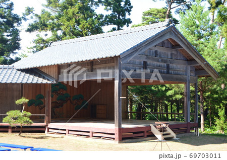 能舞台（椎崎諏訪神社／佐渡島・新潟県佐渡市原黒724） 69703011