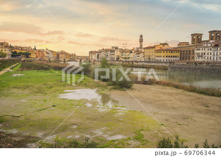 View of the city of Florence 69706344