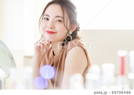 女性 メイク ビューティー 美容 スキンケア 女性 メイク ビューティー 美容 スキンケア 69706498