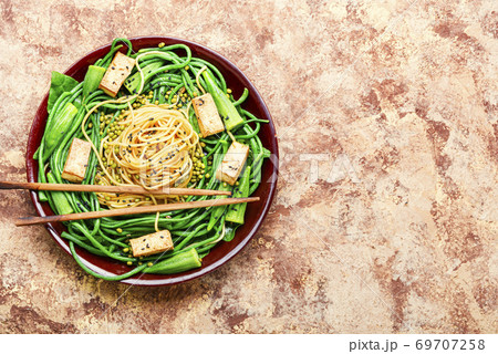 Oriental vegetable salad with pasta 69707258