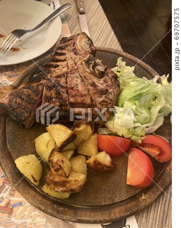 夕食はビステッカ 夕食はビステッカ 69707575