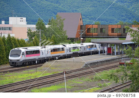 富良野駅で休む「ノースレインボーエクスプレス」 69708758