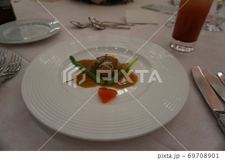 結婚式のゲスト卓料理、鮑の姿煮 結婚式のゲスト卓料理、鮑の姿煮 69708901