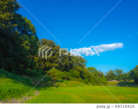 住宅街にある緑豊かな公園/今城塚古墳 住宅街にある緑豊かな公園/今城塚古墳 69710420