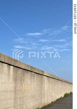 高くて長い壁 69710642