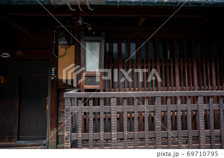 京都市下京区島原の町並みを撮影 69710795