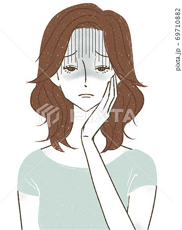 顔面蒼白の女性 顔面蒼白の女性 69710882