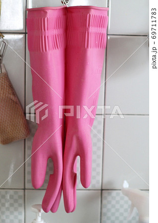 ゴム手袋 手袋 一人暮らし 一人暮らしイメージ ゴム手袋 手袋 一人暮らし 一人暮らしイメージ 69711783