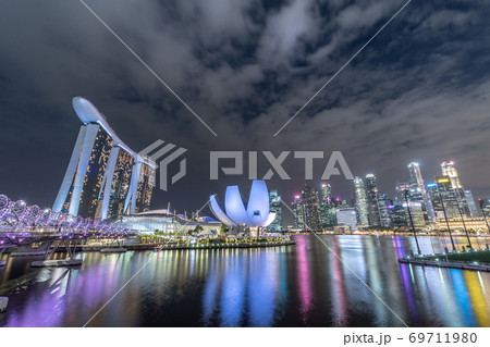シンガポールのベイエリアの夜景の写真素材