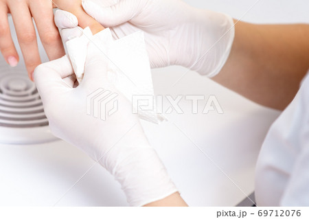 Hands wiping the nails. 69712076