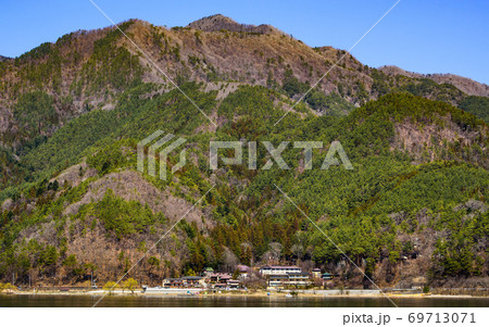 御坂山地最高峰、黒岳を望む 69713071