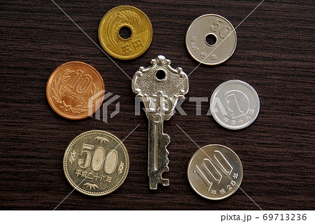 色々な日本硬貨とガキ 69713236
