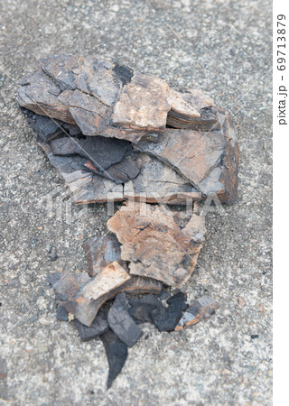 採掘された亜炭 69713879