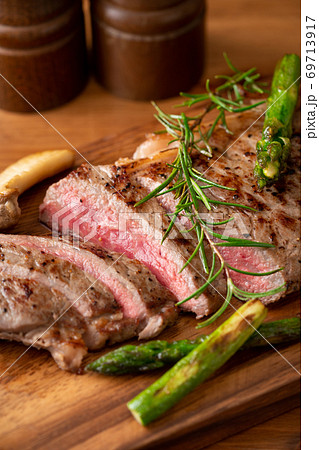 サーロインステーキ 69713917