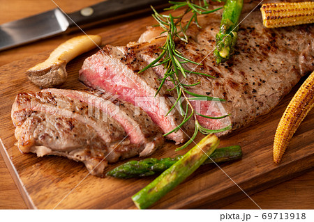 サーロインステーキ サーロインステーキ 69713918