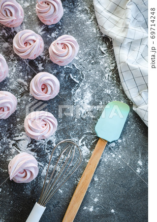 The recipe for home-made Russian marshmallows (Zephyr). 69714248