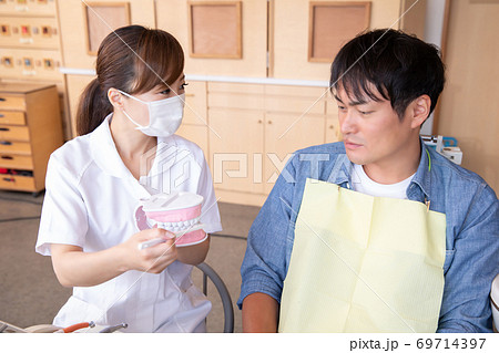 歯医者、歯科医院、ブラッシング、歯磨き、指導、教え、歯、歯ブラシ、解説、基礎、基本、磨き方、クリーニ 69714397