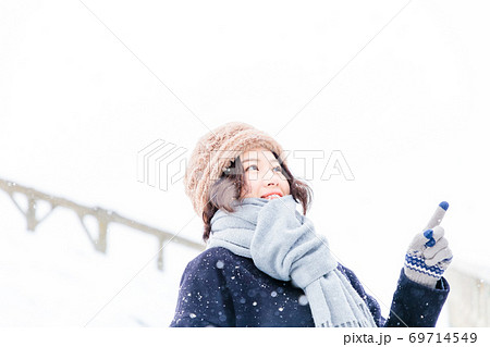 雪の降る五稜郭の旅行者 雪の降る五稜郭の旅行者 69714549