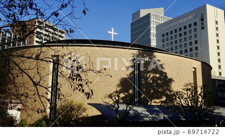 カトリック麹町　聖イグナチオ教会と上智大学 69714722