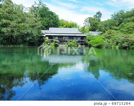 静岡県　楽寿園　満水の小浜池　9月 69715264