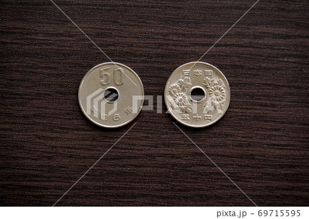 50円玉の表と裏 50円玉の表と裏 69715595