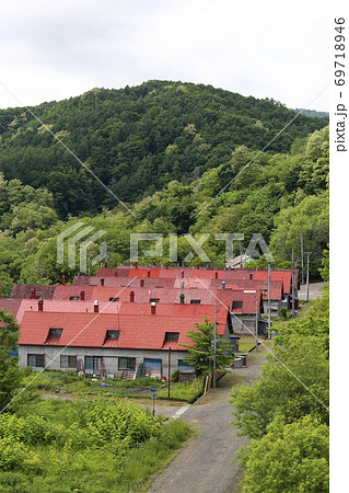 北海道　空知地方　今も残る炭鉱住宅 69718946