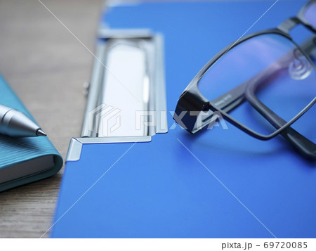 ビジネスイメージ・バインダー・手帳・メガネ 69720085
